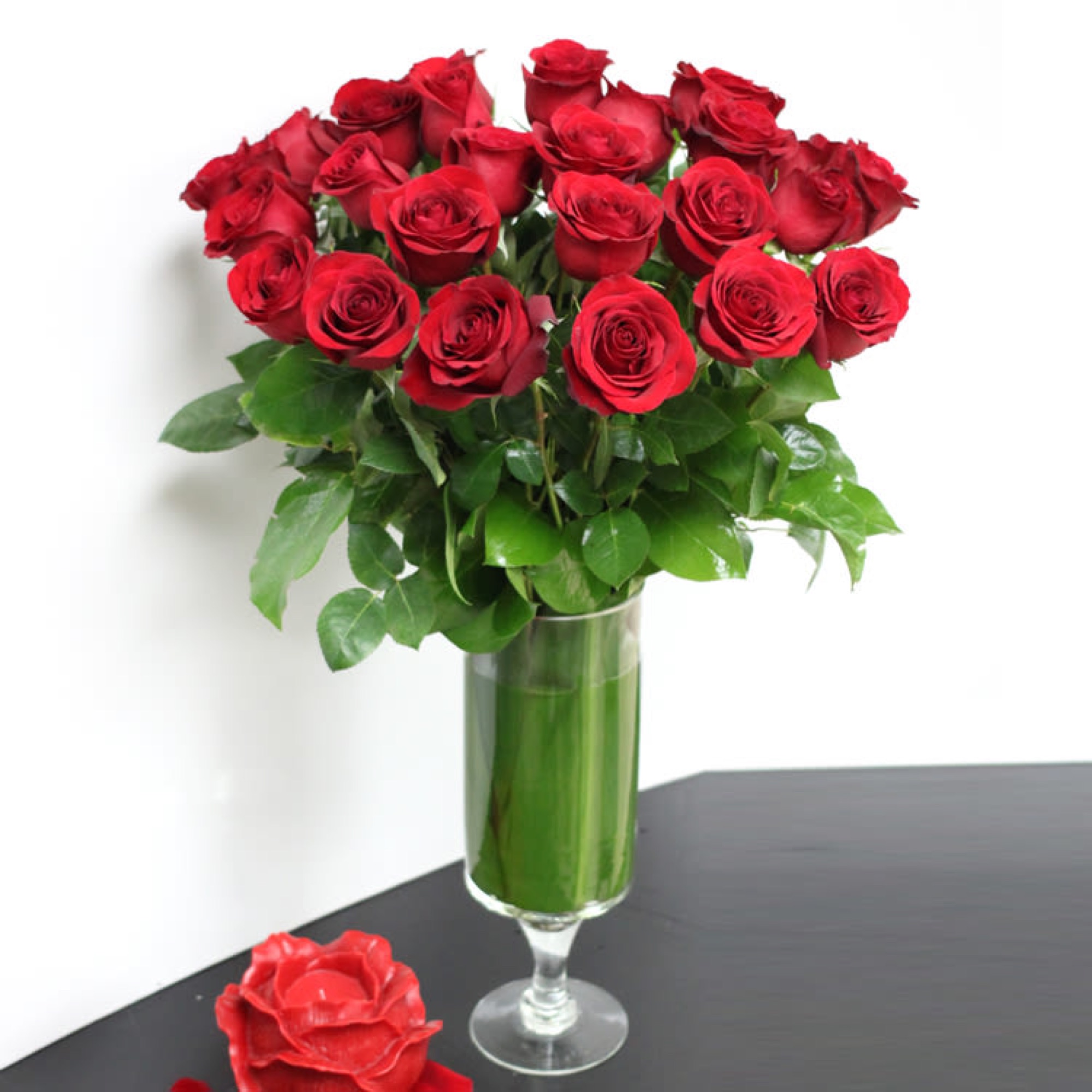 A dozen roses Classic look